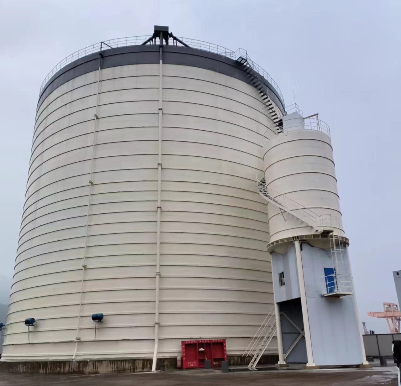 洛隆10万吨水泥钢板库